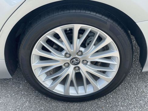 Used 2019 Toyota Camry XLE FWD image 7