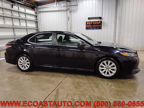 Used 2018 Toyota Camry LE image 2