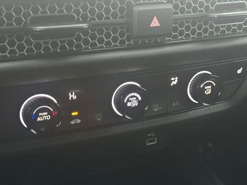 Certified 2025 Honda HR-V Sport image 17