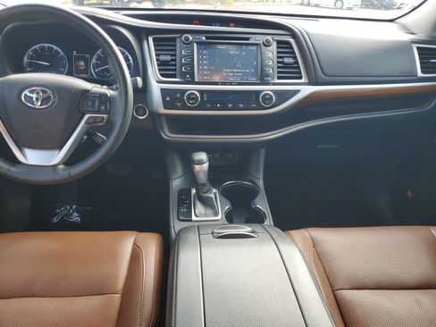 Used 2019 Toyota Highlander Limited image 12