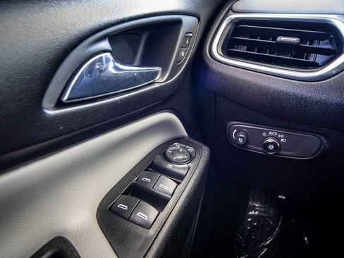 Used 2019 Chevrolet Equinox LS image 27