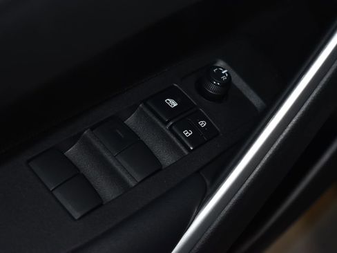 Used 2024 Toyota Corolla Cross XLE w/ Convenience Package image 5