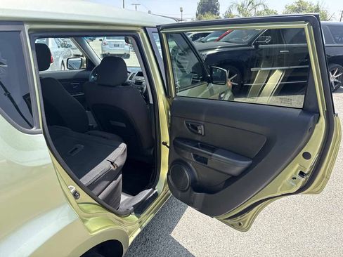 Used 2013 Kia Soul FWD image 18