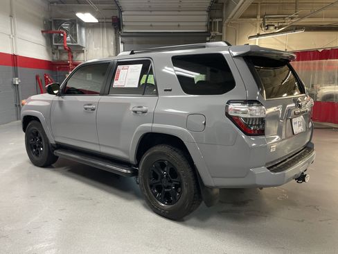 Used 2016 Toyota 4Runner SR5 image 8