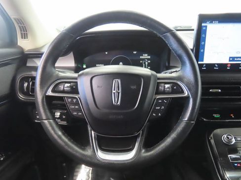 Used 2022 Lincoln Nautilus FWD w/ Premium Package image 9
