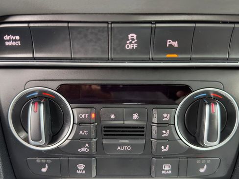 Used 2018 Audi Q3 2.0T Premium w/ Convenience Package image 27