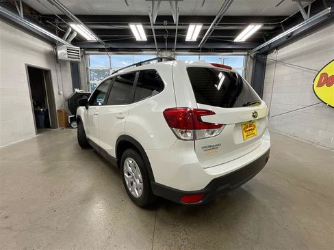 Used 2022 Subaru Forester AWD/4WD image 3