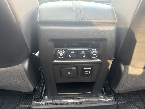 Used 2018 Chevrolet Traverse Premier w/ Driver Confidence II Package FWD image 16