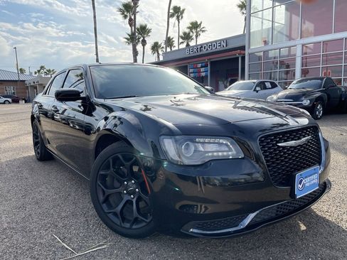 Used 2020 Chrysler 300 Touring w/ Sport Appearance Package image 1