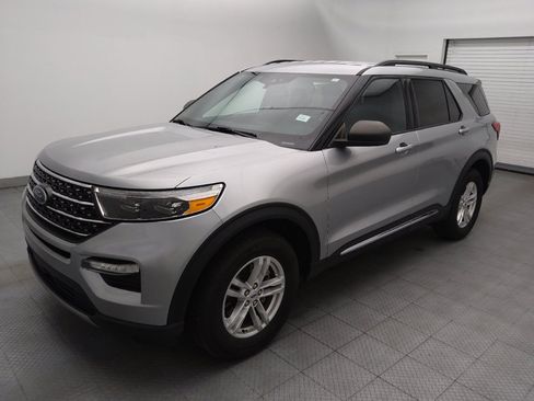 Used 2020 Ford Explorer XLT w/ Equipment Group 202A AWD/4WD image 2