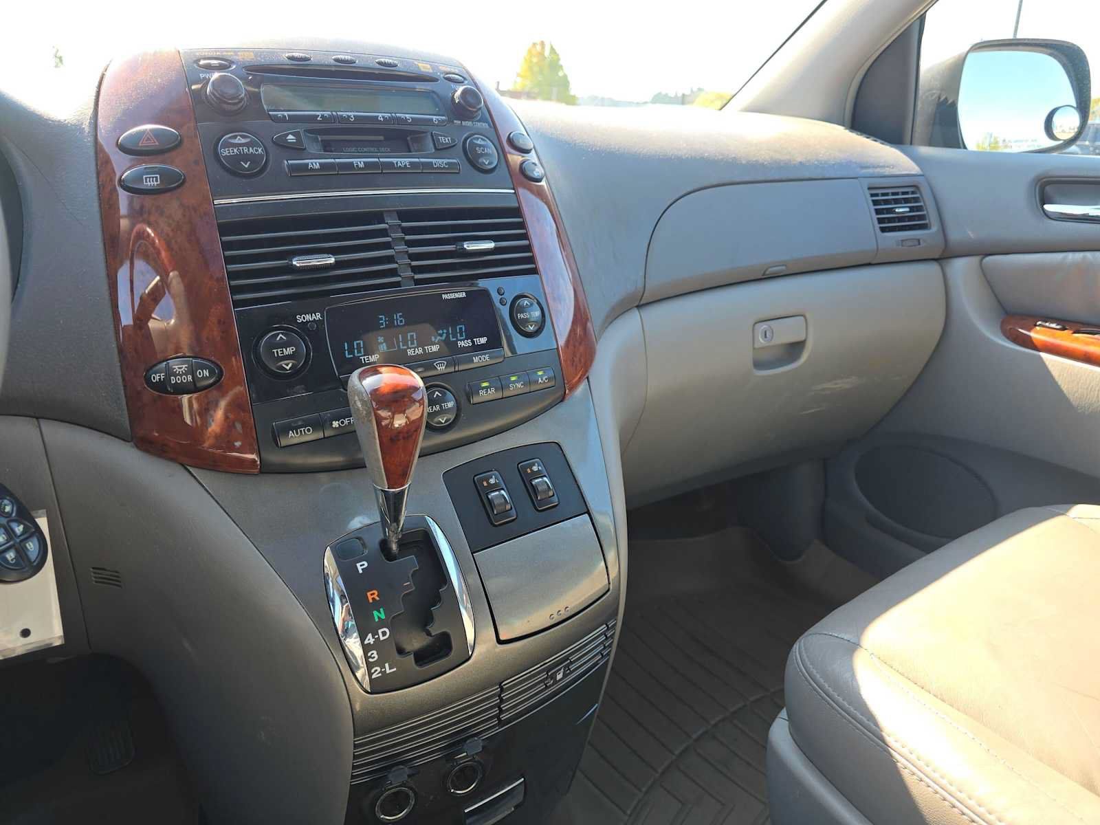 Used 2005 Toyota Sienna XLE Limited w/ XLE Limited Pkg 1 FWD image 37
