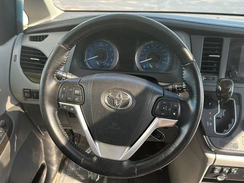 Used 2015 Toyota Sienna XLE w/ XLE Navigation Package AWD/4WD image 29