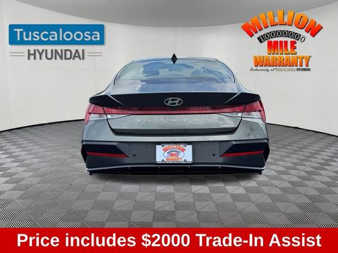 Used 2024 Hyundai Elantra Limited image 4