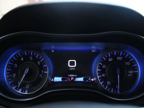 Used 2016 Chrysler 300 Limited w/ Driver Convenience Group image 17