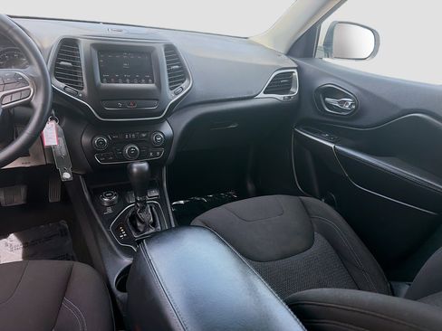 Used 2019 Jeep Cherokee Latitude w/ Popular Appearance Group AWD/4WD image 20