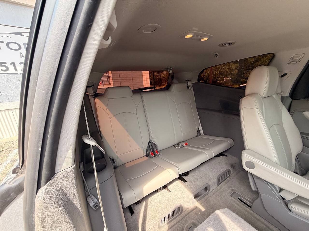 Used 2017 Chevrolet Traverse LT FWD image 18
