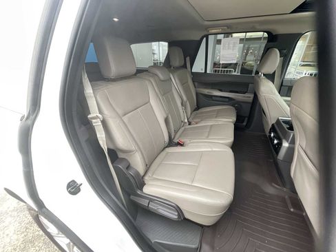 Used 2021 Ford Expedition XLT image 28