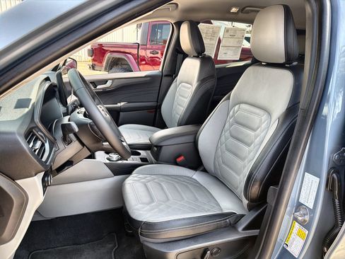 Certified 2023 Ford Escape Platinum w/ Premium Technology Package FWD image 11