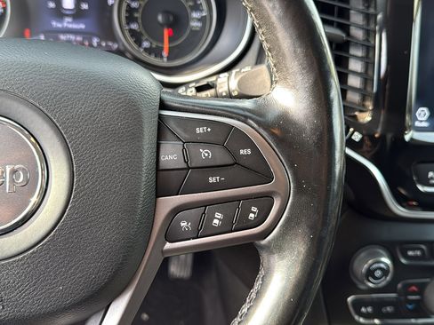 Used 2021 Jeep Cherokee Limited image 17