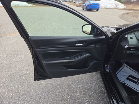 Used 2024 Nissan Altima 2.5 SV image 15