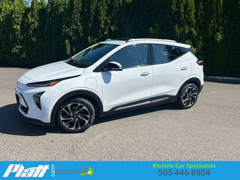 Used 2022 Chevrolet Bolt EUV Premier w/ Sun & Sound Package FWD image 3