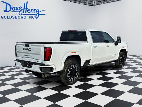 New 2026 GMC Sierra 2500 Denali Ultimate w/ LPO, Black Badging Package image 5