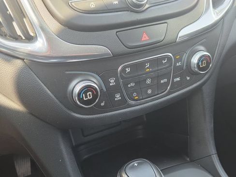 Used 2021 Chevrolet Equinox LT FWD image 32