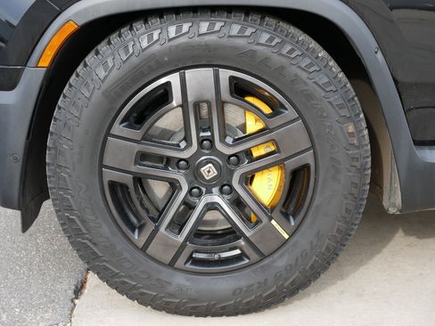 Used 2023 Rivian R1S Launch Edition image 15