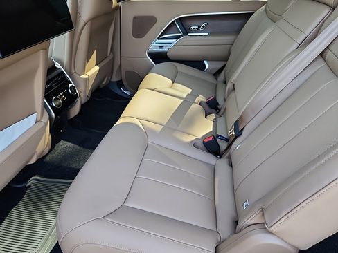 New 2025 Land Rover Range Rover Long Wheelbase SE image 5