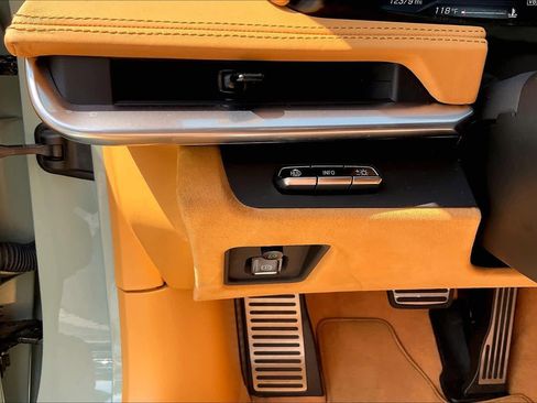 Used 2024 Chevrolet Corvette Stingray Premium Conv w/ Z51 Performance Package image 31