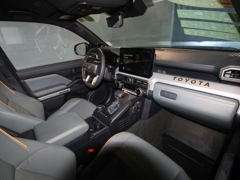 Used 2025 Toyota 4Runner Trailhunter image 26