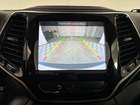 Used 2019 Jeep Cherokee Limited FWD image 18