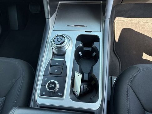 Used 2023 Ford Explorer XLT image 10