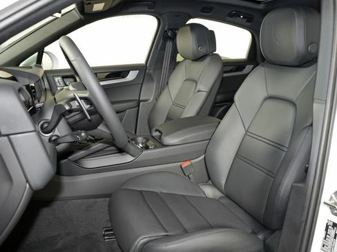 New 2026 Porsche Cayenne Coupe AWD/4WD image 5