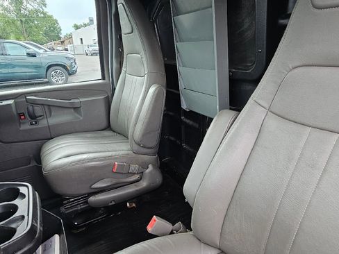 Used 2018 Chevrolet Express 2500 Extended RWD image 11