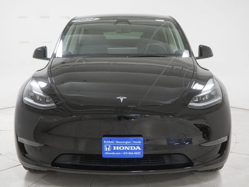 Used 2024 Tesla Model Y Long Range AWD/4WD image 2