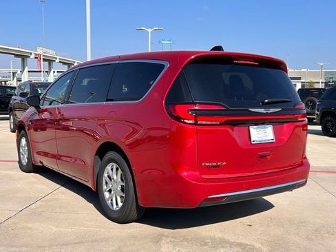 New 2026 Chrysler Pacifica Select FWD image 7