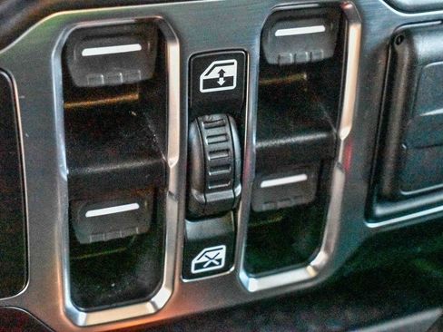 Used 2022 Jeep Gladiator Willys image 19