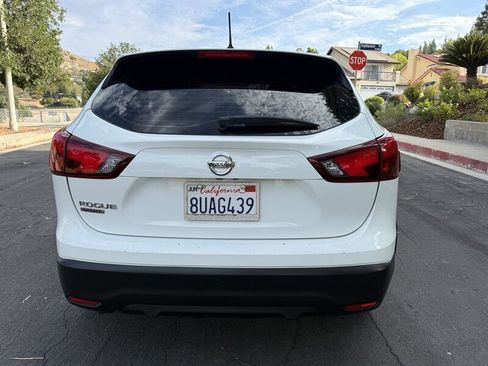 Used 2019 Nissan Rogue Sport S image 6