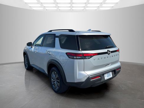 Used 2025 Nissan Pathfinder SV image 6