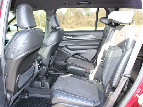 Used 2023 Jeep Grand Cherokee L Laredo image 23