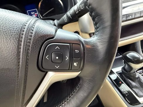Used 2015 Toyota Highlander XLE AWD/4WD image 15