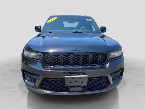 Certified 2025 Jeep Grand Cherokee Altitude AWD/4WD image 13