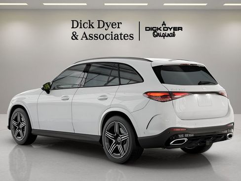 Used 2025 Mercedes-Benz GLC 300 4MATIC image 18
