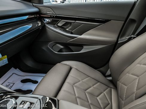 Used 2024 BMW 530i xDrive image 48