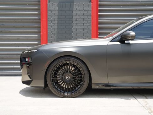 Used 2023 BMW 740i RWD image 9