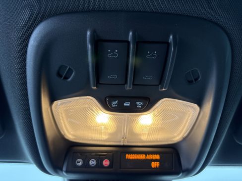 Used 2023 GMC Canyon Denali image 23