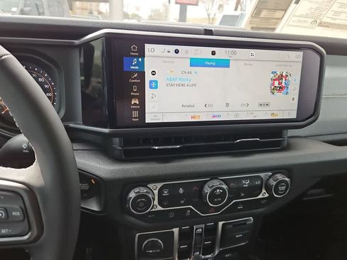 New 2025 Jeep Gladiator Sport AWD/4WD image 33