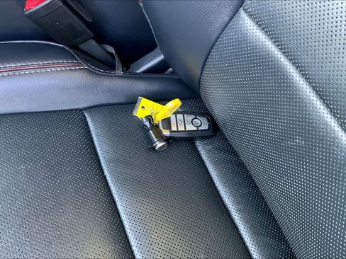 Used 2021 Ford F150 Lariat w/ Max Trailer Tow Package image 14