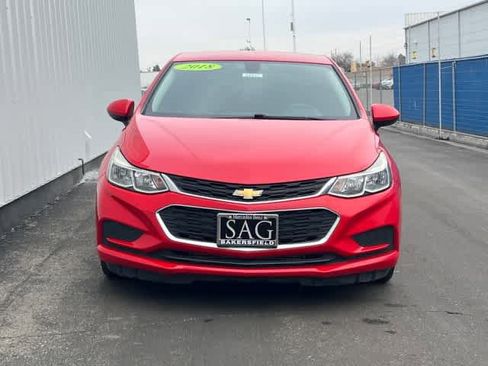 Used 2018 Chevrolet Cruze LS image 2